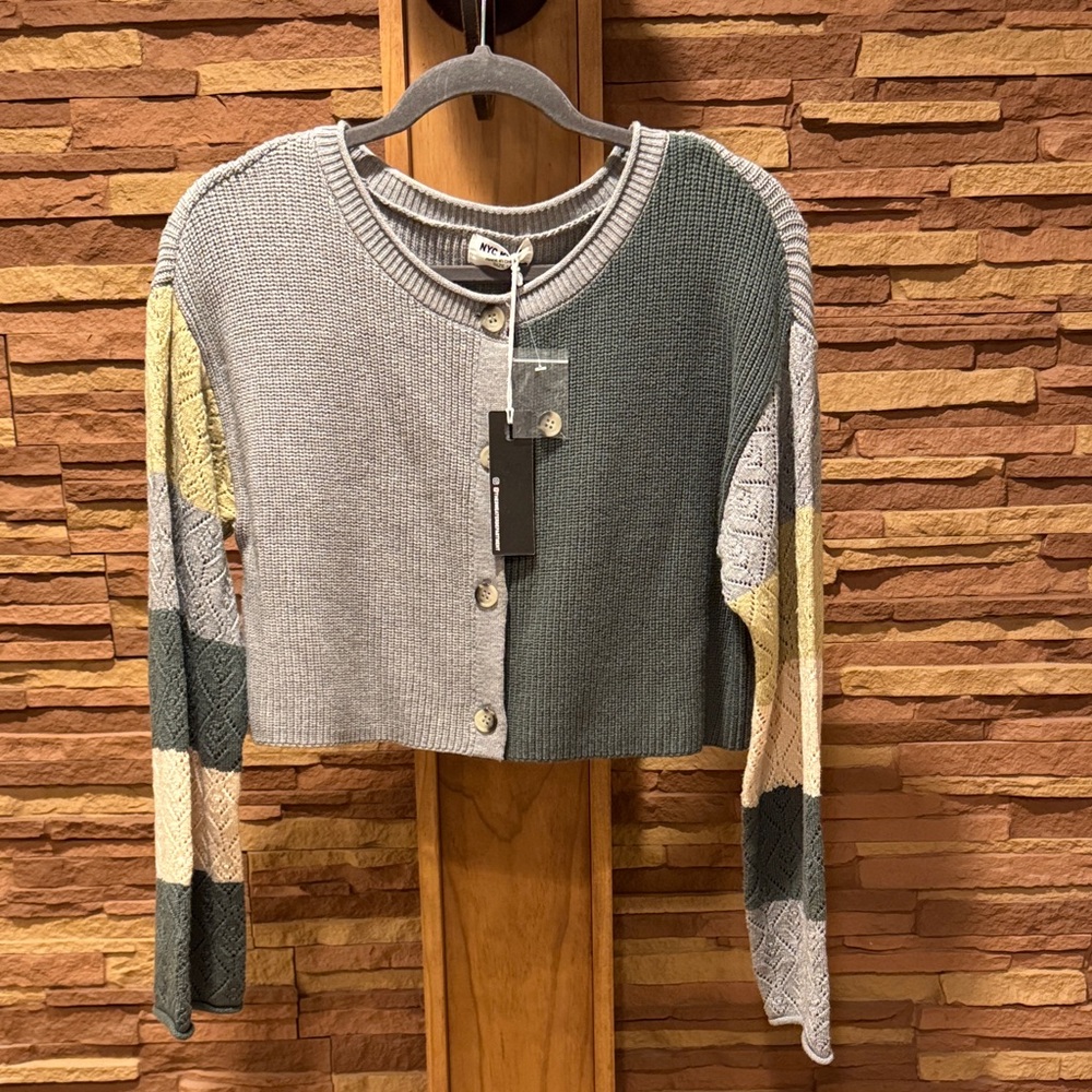 BNWT NYC KNITS Colorblock Cropped Cardigan